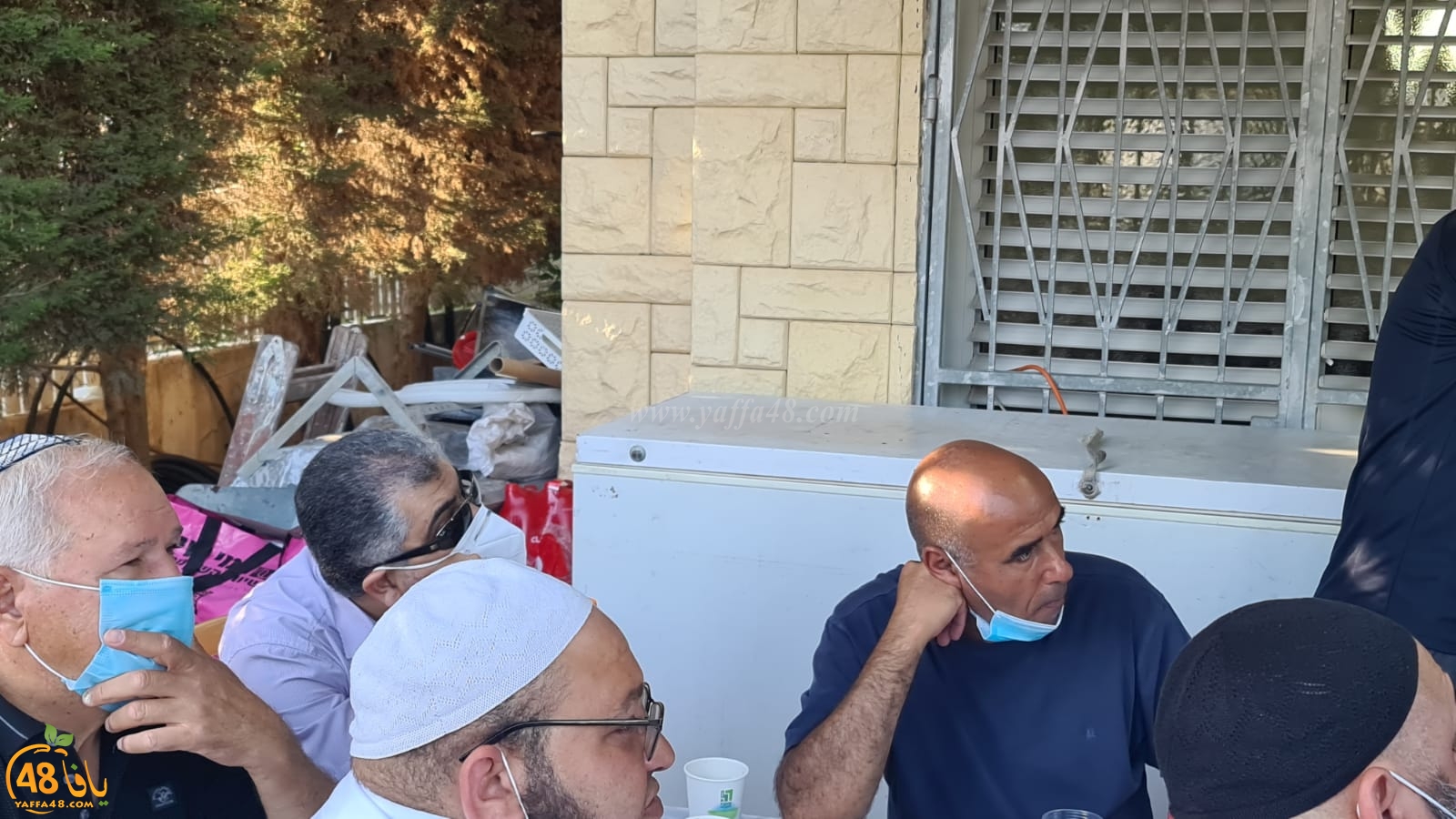   وفد من يافا في زيارة تعزية لعائلة شاب يهودي أنقذ عائلة عربية من الغرق 